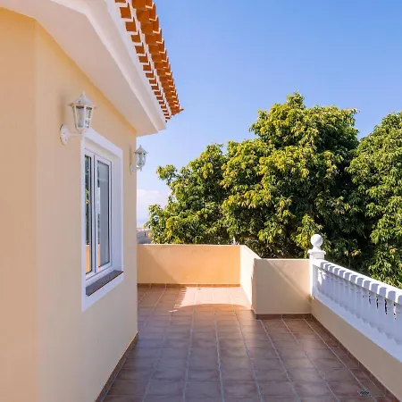 Modern With Private Pool And Mountain Views 阿罗纳