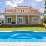 Modern With Private Pool And Mountain Views Willa