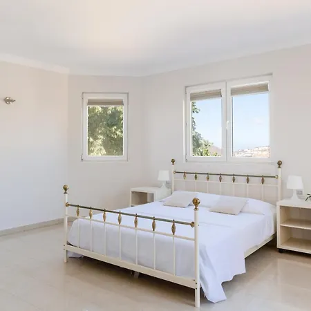 Modern With Private Pool And Mountain Views Вилла *