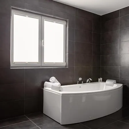 Modern With Private Pool And Mountain Views Арона