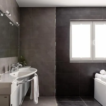 Modern With Private Pool And Mountain Views Вилла